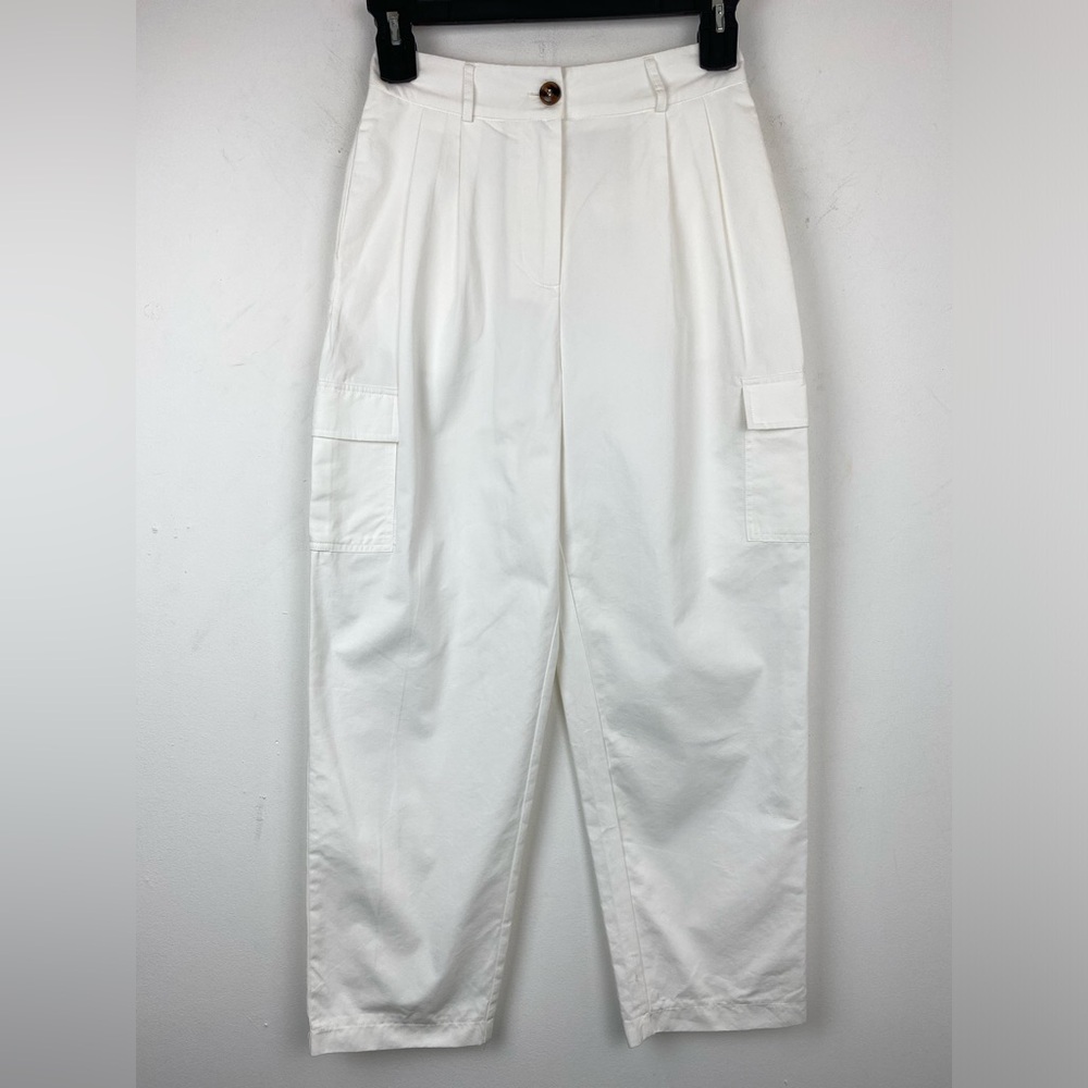 Dee Dee size Medium Women’s White High Rise Pleated Cargo Pants